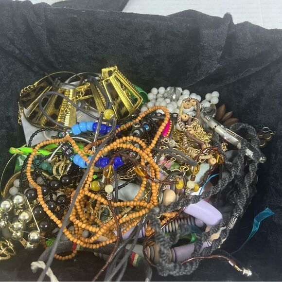 5 pounds of craft jewelry bundle vintage to current for repurpose - Picture 7 of 14